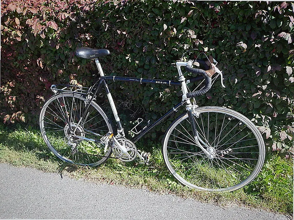 Fuji S-12-S LTD Touring Bike 23" frame 18 speed